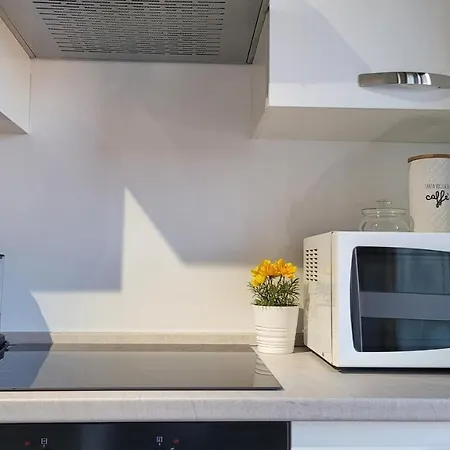 Apartment - Stylish House Free Wifi-parking-airport Milan