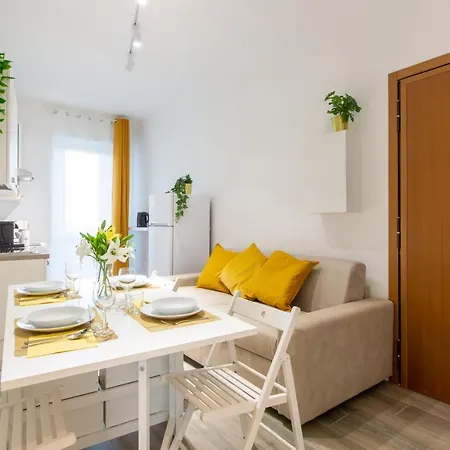 Daire - Stylish House Free Wifi-parking-airport *